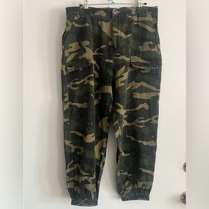 Women’s Camouflage Cargo jogger